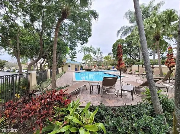 3320 Deer Creek Alba Cir, Deerfield Beach, FL 33442