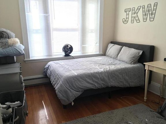 3rd image of 1318 Commonwealth Ave Floor 25
