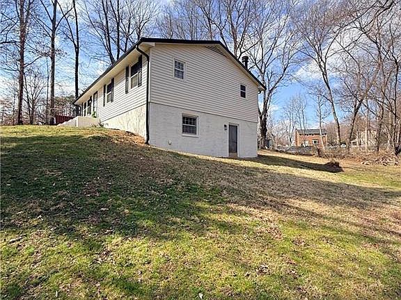 4th image of 2305 Wilcox Dr