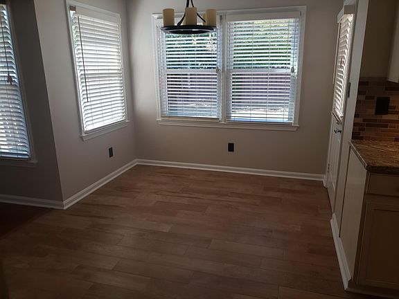 5th image of 3605 Beechwood Cir