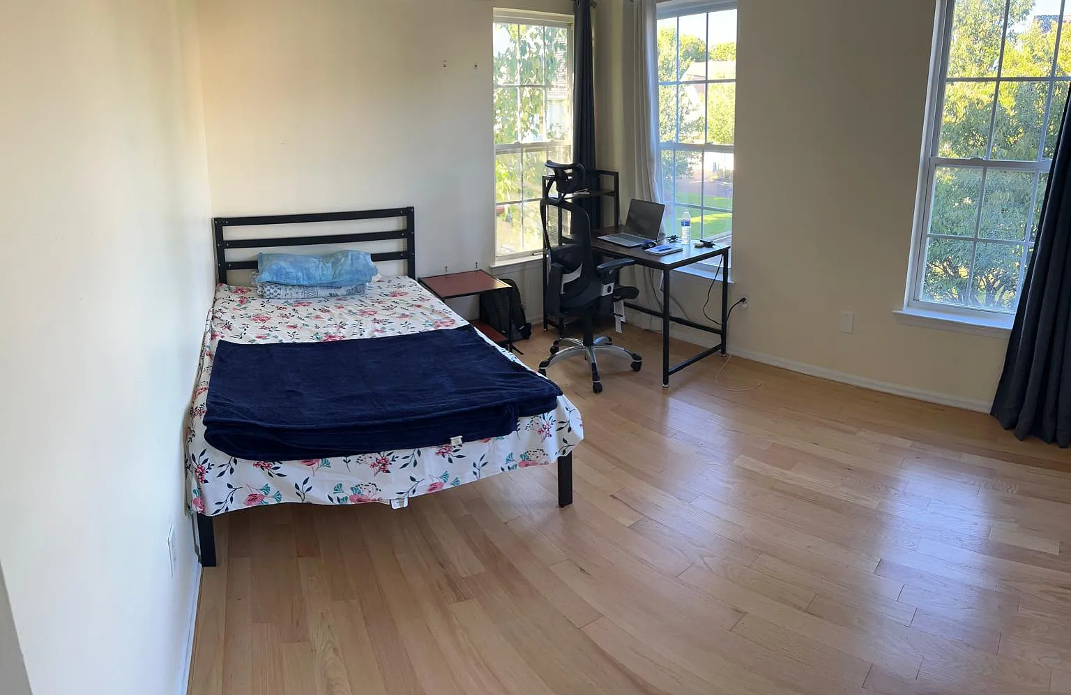 4 bed, 3.5 bath, 2374 sqft, $1,000 — Photo 2
