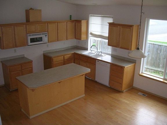 Kitchen with center island