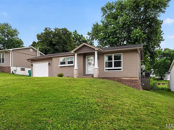 3rd image of 612 Banks Dr