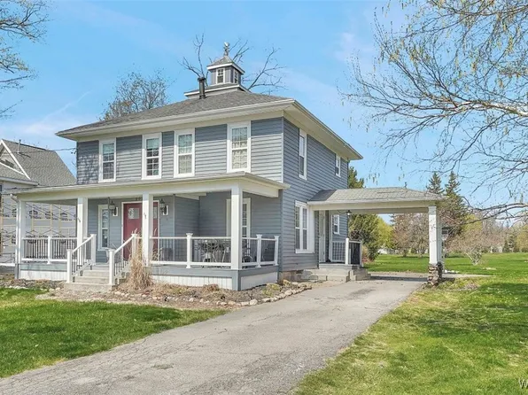 2028 Lakeview Rd, Lake View, NY 14085