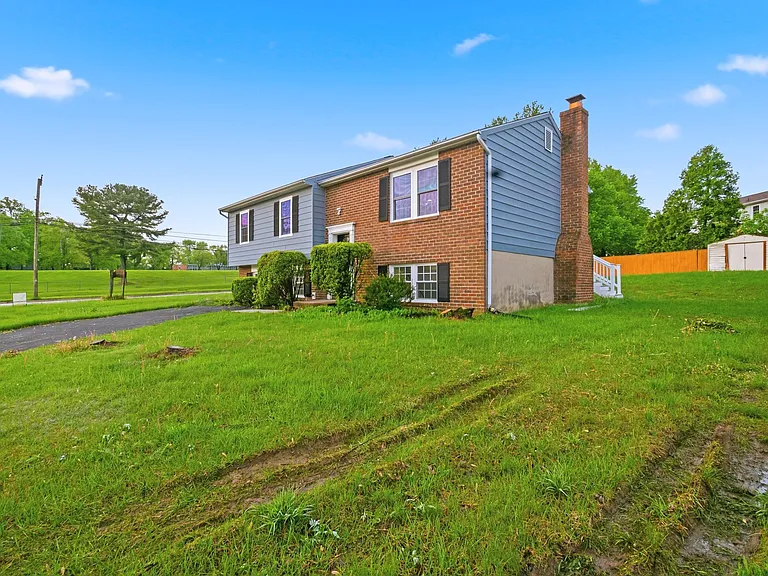 6301 Linus Dr — Photo 2