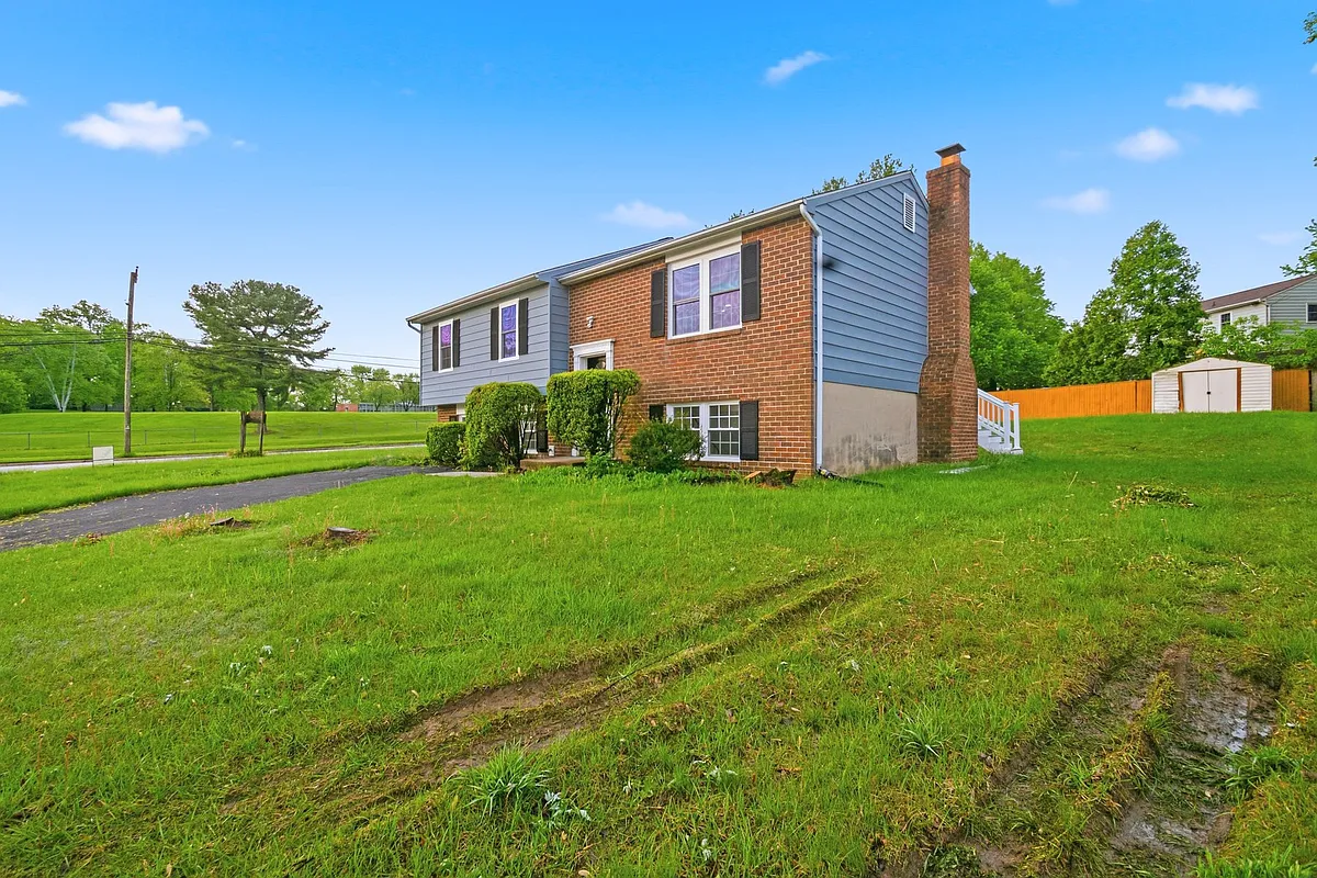 Building Photo - 6301 Linus Dr