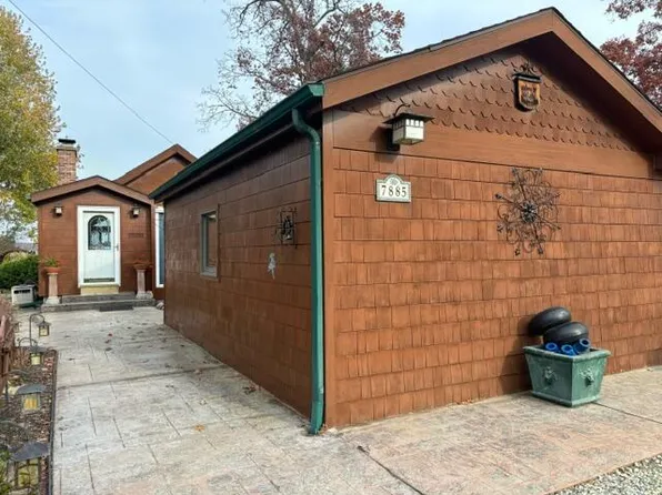 7885 Hollywood Dr, Jackson, MI 49201