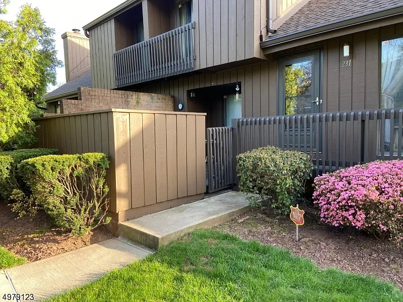 231 Kingsberry Dr #231 photo 1