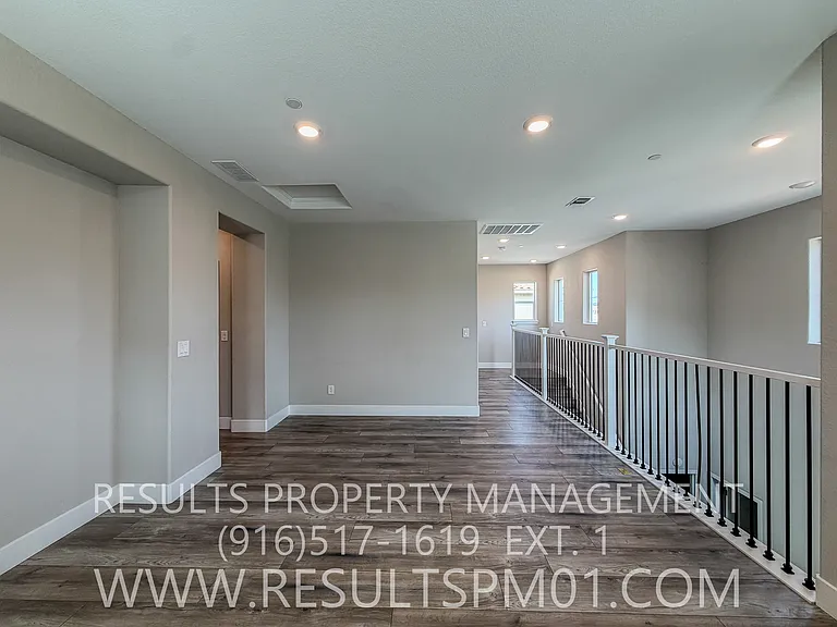 587 River St — Photo 37