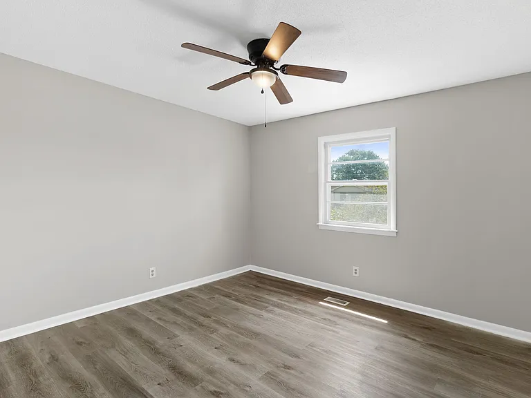 5215 Longbranch Dr — Photo 15