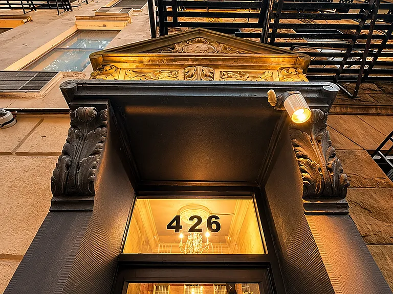 426 W 47th St #4B — Photo 4