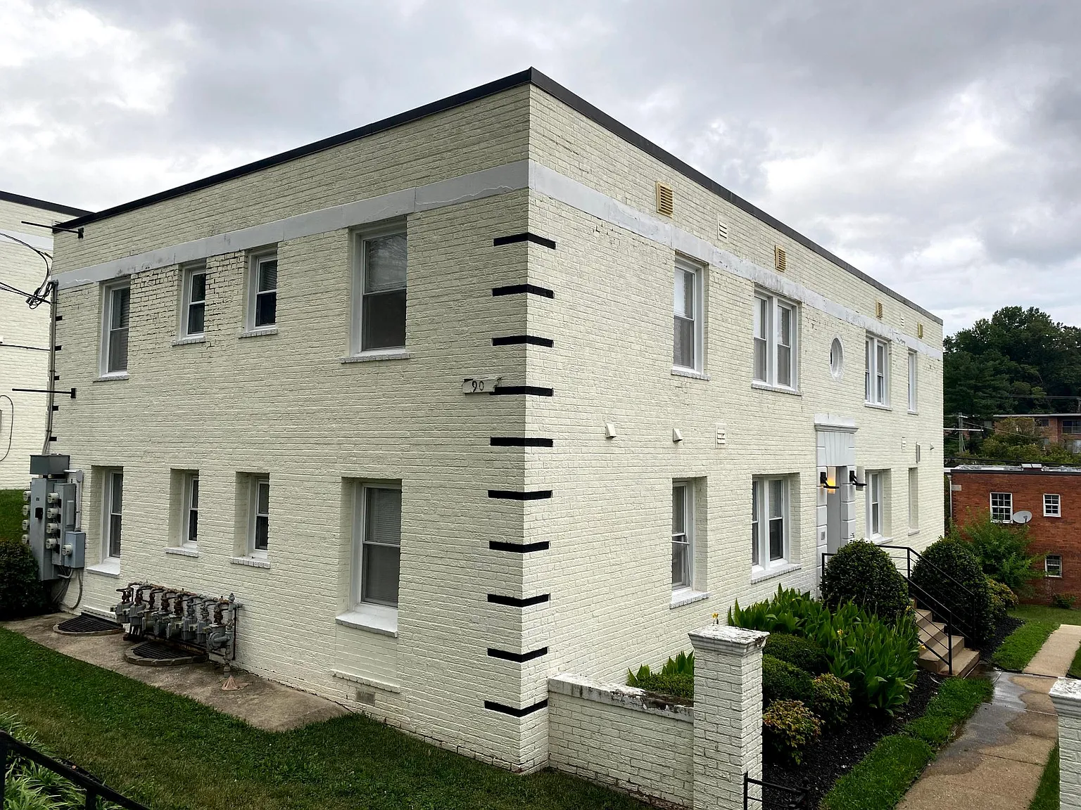 90 Webster St NE — Photo 2