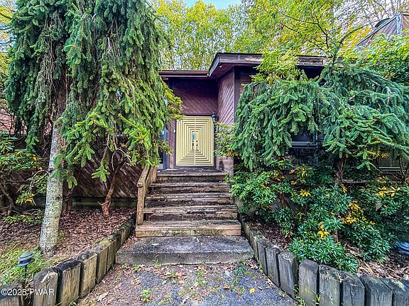 2nd image of 135 Sandlewood Dr