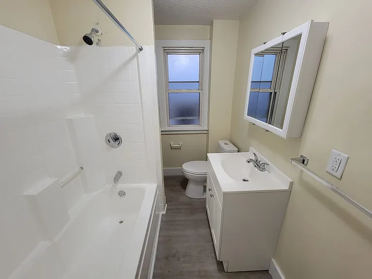 842 Congress Ave — Photo 25