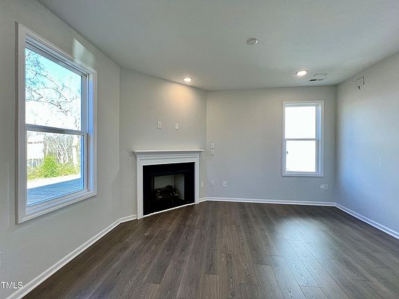 5th image of 391 Sturgeon St