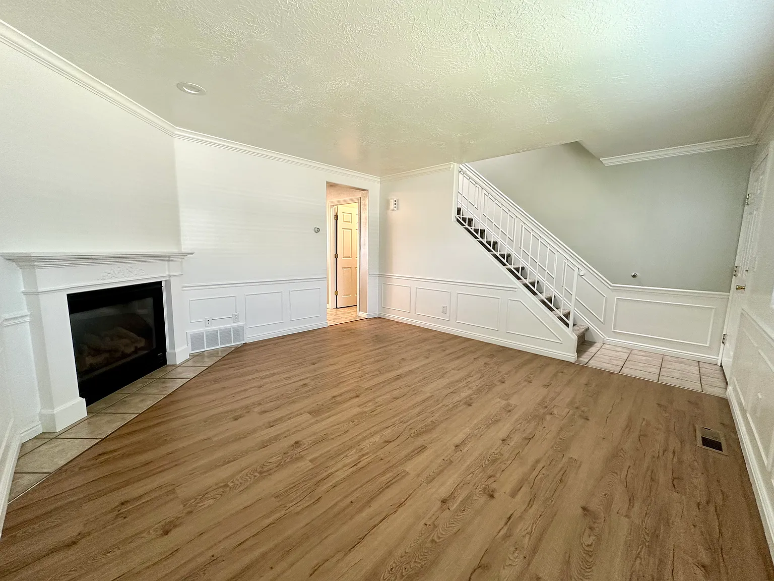 3 bed, 2.5 bath, 1630 sqft, $2,300 — Photo 3