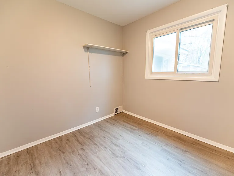23072 Lauren Ave — Photo 14