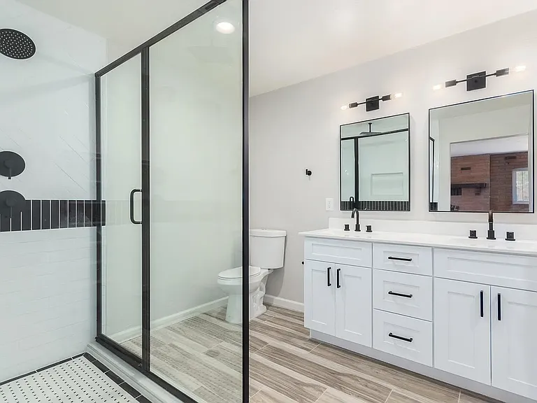 2222 E Blacklidge Dr — Photo 2