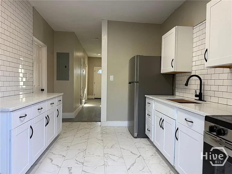 728 W 39th St — Photo 13