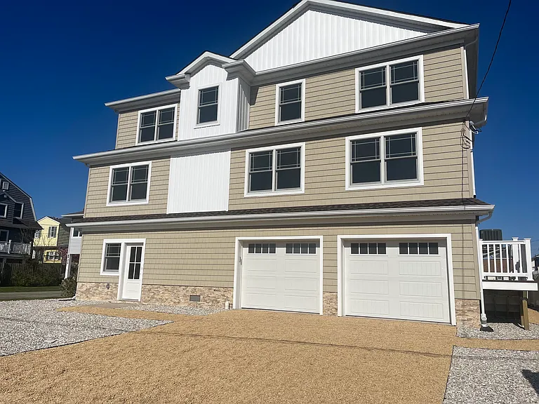 404 Boston Ave — Photo 1
