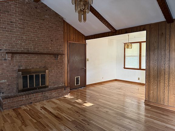 5th image of 103 Chevy Chase Trl