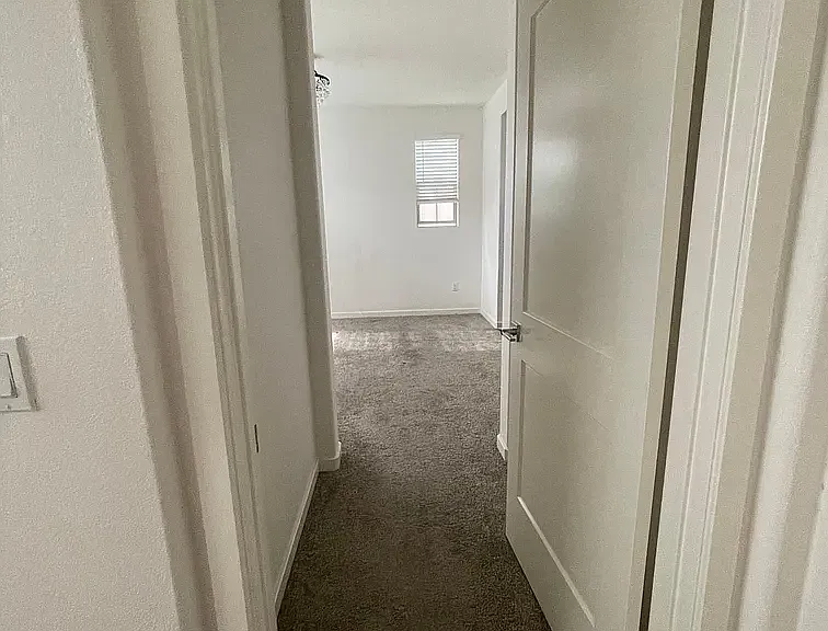 887 Pear Ct — Photo 8