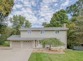 16940 N Manor Rd, Eden Prairie, MN 55346