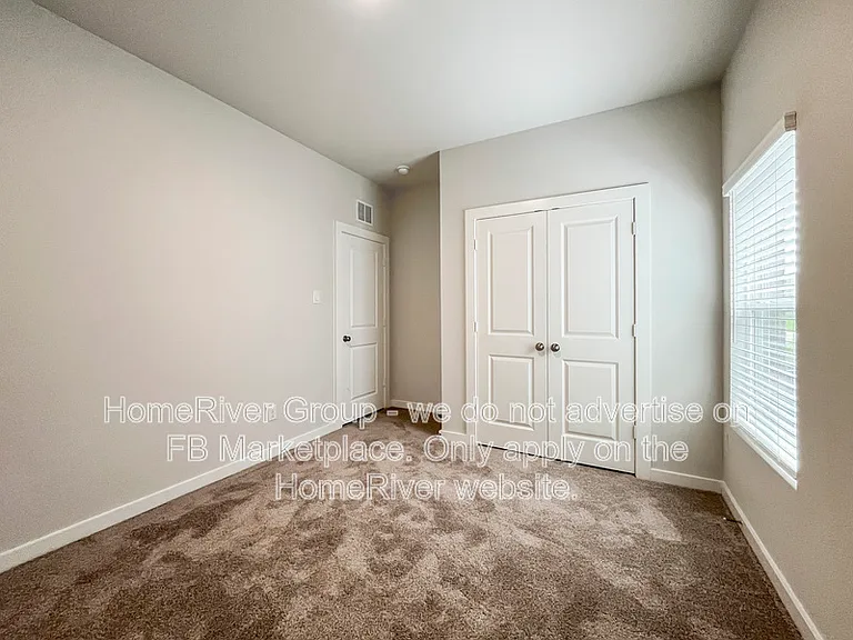 454 Suffolk Dr — Photo 10