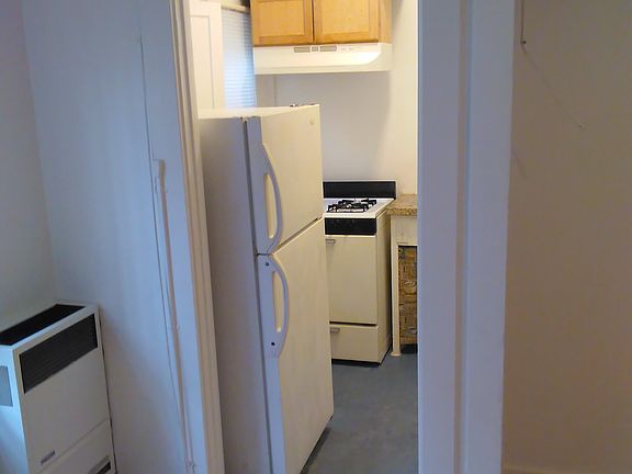 5th image of 623 E Broadway APT 3
