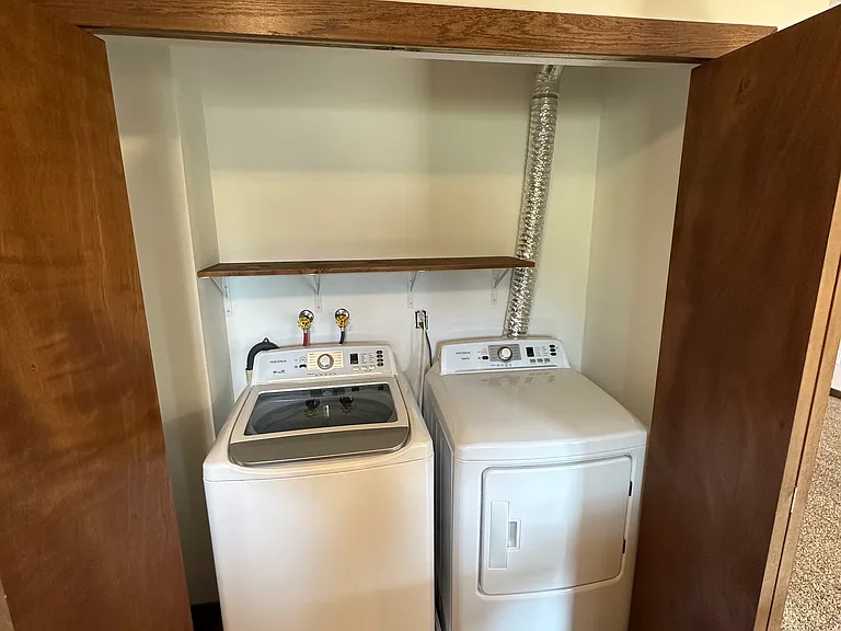 404 Whispering Ln — Photo 18