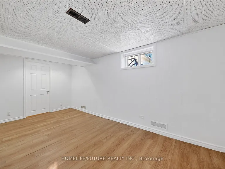 226 Wilson Rd S — Photo 13