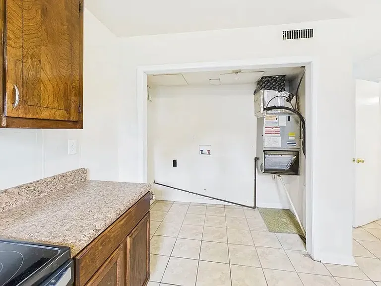 800 Arlington Rd — Photo 6