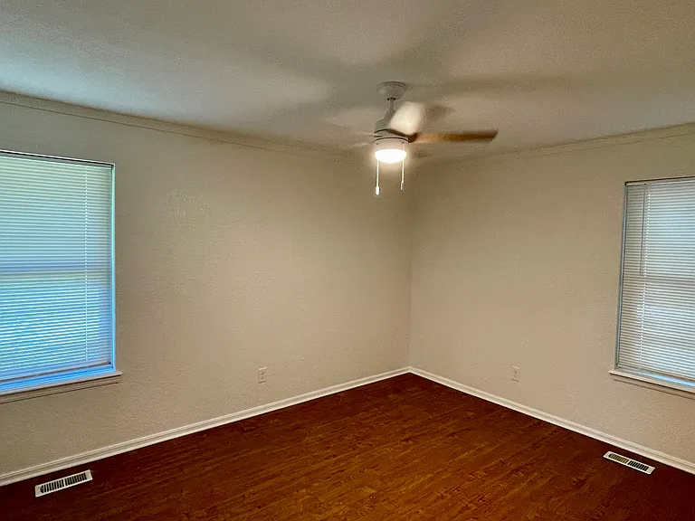 1715 Lancaster Cir — Photo 21
