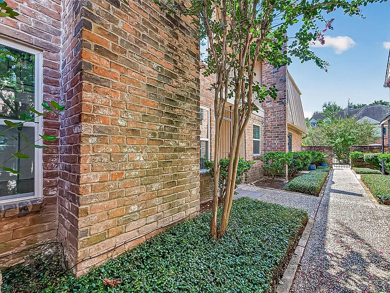 5524 Beverlyhill St #2 — Photo 4