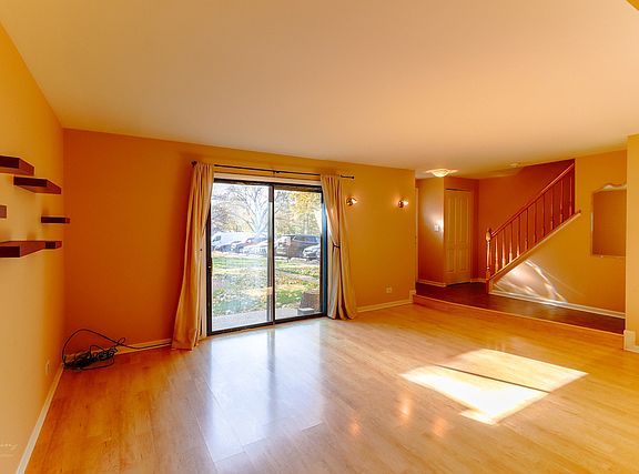 5th image of 2102 Country Club Dr