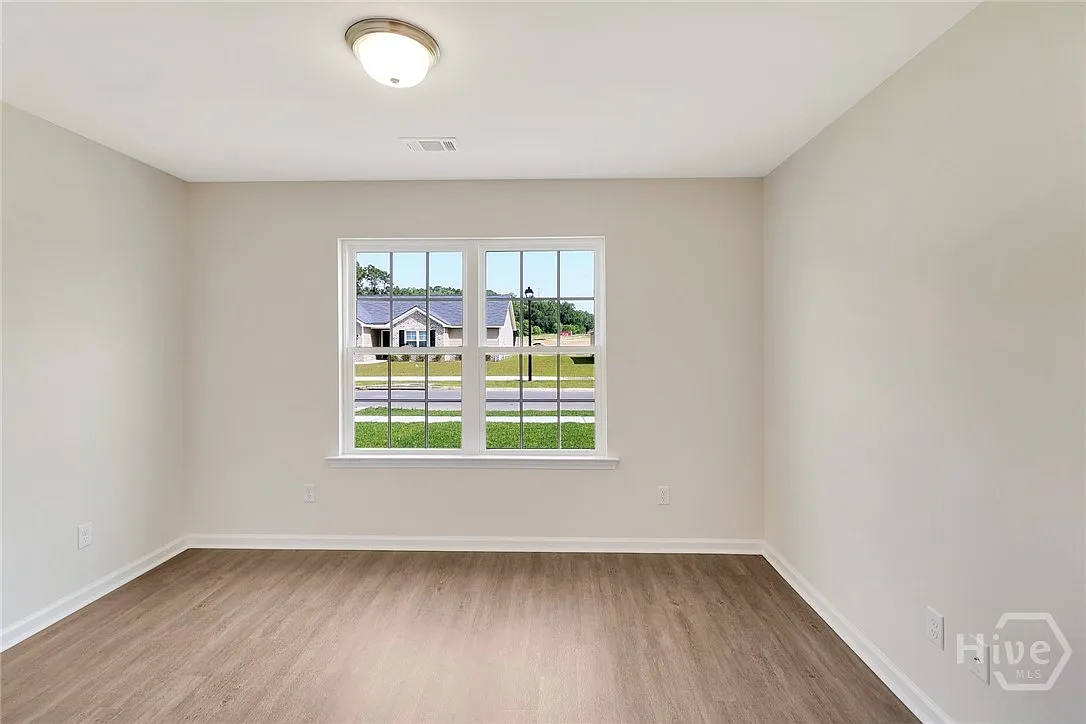 3 bed, 2.0 bath, 1470 sqft, $1,800 — Photo 2