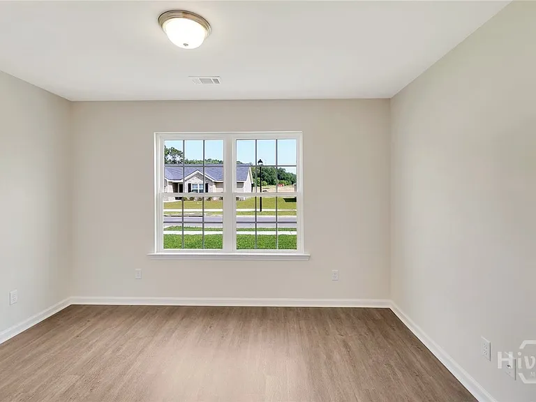 532 Cade Dr — Photo 2