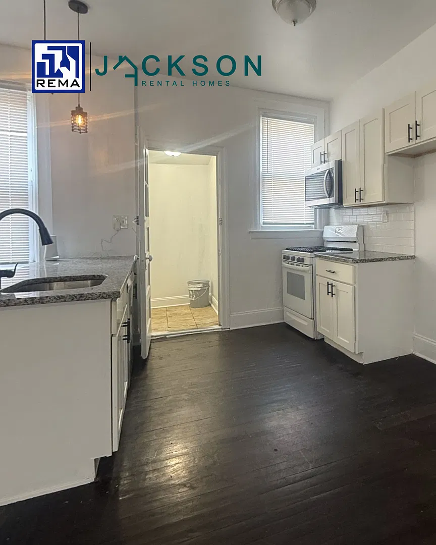 2044 South 68th St, 3 bedrooms, 1 bathroom House for 1,400/Month — Photo 1
