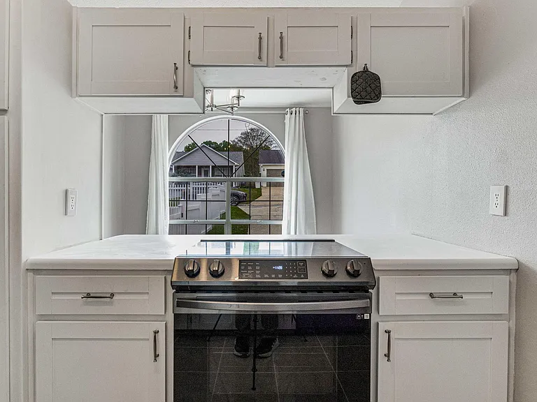 3420 Riverside Dr — Photo 30