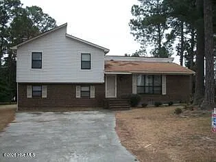 3 bed, 2.0 bath, 1324 sqft, $1,300 — Photo 1