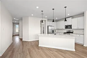 3 bed, 2.0 bath, 1631 sqft, $3,710 — Photo 4