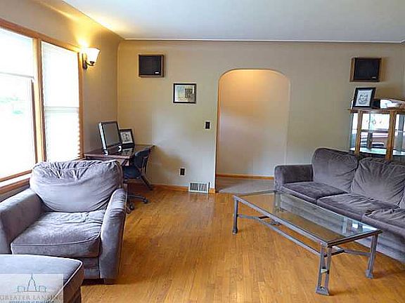 3rd image of 600 Cherry St