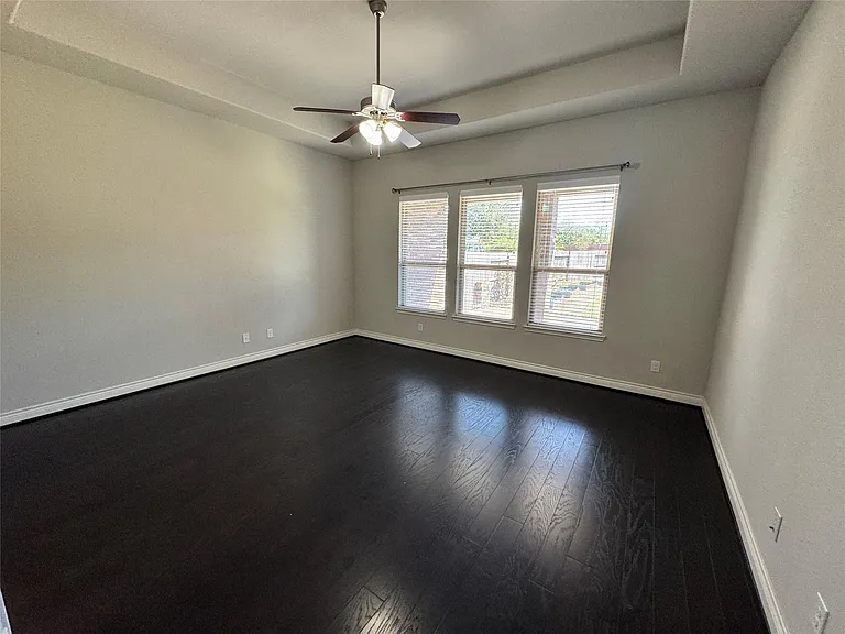 5231 Pickford Grv — Photo 13