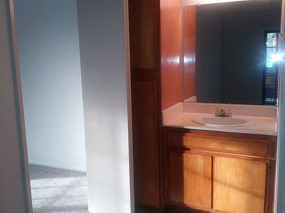 4th image of 21821 Saticoy St APT 10