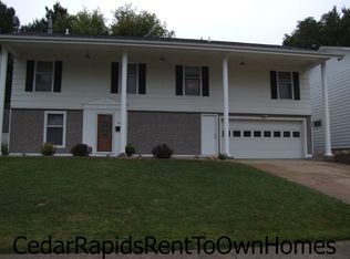 2700 Sue Ln NW, Cedar Rapids, IA 52405