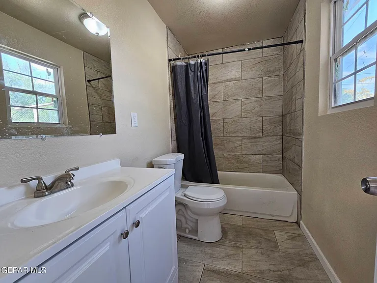 6005 Tampa Ave — Photo 3