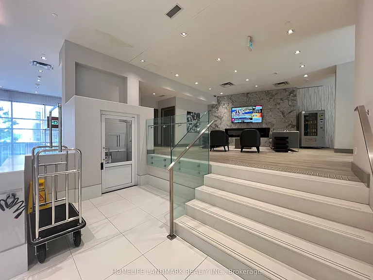 165 Pears Ave #Townhouse 7 — Photo 32