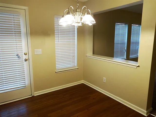 5 bed, 2.5 bath, 2644 sqft, $2,855 — Photo 3