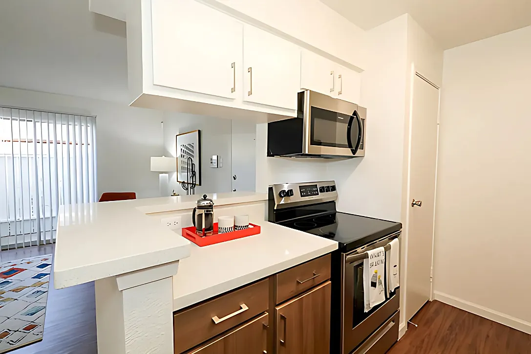 Daphne Apartments — Photo 2