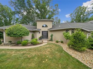 3 Lakeridge Dr, Greensburg, PA 15601